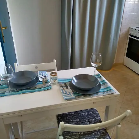 Casa Bianco E Blu Chalki Town