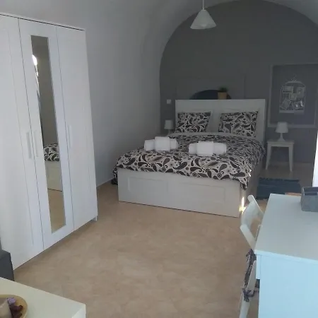 Casa Bianco E Blu بيت للعطل Chalki Town