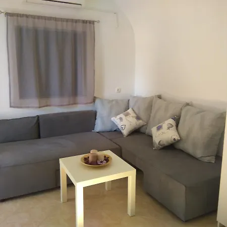 Casa Bianco E Blu بيت للعطل Chalki Town
